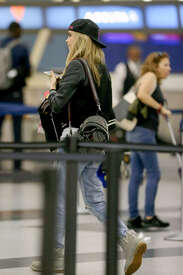 Cara-Delevingne-at-JFK-Airport--24.jpg