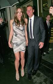 Elizabeth Hurley Leggy @ the Ivy05.jpg