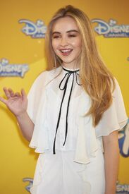 sabrina-carpenter-at-adventures-in-babysitting-photocall-in-madrid-07-06-2016_15.jpg