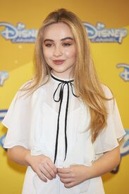 sabrina-carpenter-at-adventures-in-babysitting-photocall-in-madrid-07-06-2016_22.jpg