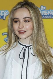 sabrina-carpenter-at-adventures-in-babysitting-photocall-in-madrid-07-06-2016_4.jpg