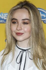 sabrina-carpenter-at-adventures-in-babysitting-photocall-in-madrid-07-06-2016_8.jpg