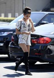 Madison_Beer_shopping_at_Ron_herman_store_in_West_Hollywood_July_18-2016_005.jpg