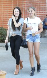 kelli-berglund-and-paris-berelc-out-shopping-in-los-angeles-09-03-2015_25.jpg