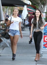 kelli-berglund-and-paris-berelc-out-shopping-in-los-angeles-09-03-2015_6.jpg