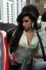 th_celebutopianetAmyWinehouse05.jpg