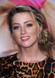 th_Amber_Heard_Bikini_SP_UHQ_01.jpg