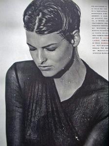 linda_Vogue_IT_dec89__Storia_di_una_bellezza___Lindbergh_claire5.jpg