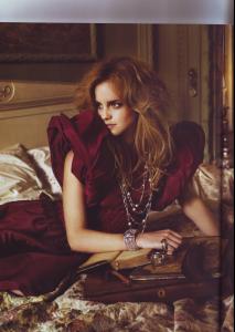 emma_vogue_it_sep08_bymarkseliger94.JPG