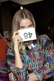 D_G_Fall_2011_Backstage_Ucme_Zv_Qv_E6_Xx.jpg