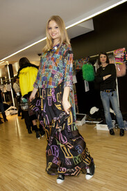 D_G_Fall_2011_Backstage_x_Wucu_T0_Kyw0x.jpg