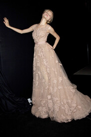 Elie_Saab_Spring_2011_Backstage_Z55ea_H9yrh_Wl.jpg