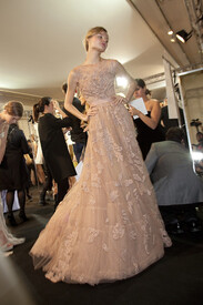 Elie_Saab_Spring_2011_Backstage_8_Pk_Kt83_Y7_Eil.jpg