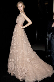 Elie_Saab_Spring_2011_Backstage_3t_XM7_Do_Cz_9l.jpg