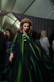 Christian_Dior_Fall_2011_Backstage_v_Di_KY9uce_Yll.jpg