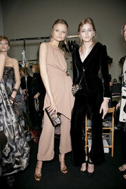 Giorgio_Armani_Fall_2011_Backstage_At_C6_KVv_Ux_2l.jpg