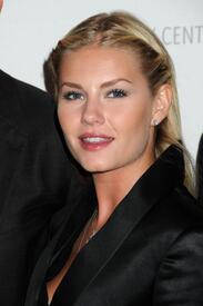 smnxs-K8SIQCUDL0_Elisha_Cuthbert_at_Happy_Endings_Event011.jpg