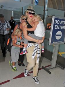 celebutopia_gwenstefani_la_aug8__4_.jpg