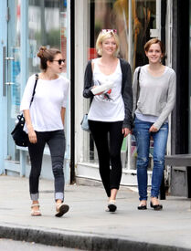 Emma_Watson_-_Out_about_London_-_230812_204.jpg