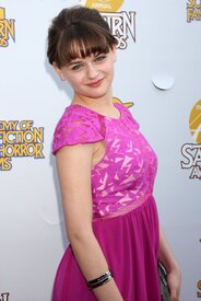 joey-king-saturn-awards-2014-02.jpg