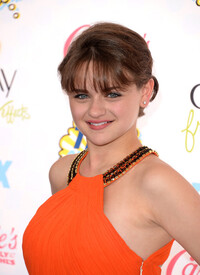 Joey King Arrivals Teen Choice Awards rv.jpg