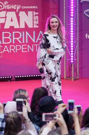 sabrina-carpenter-performs-at-disney-channel-s-fanfest-in-sydney-8-6-2016-9.jpg