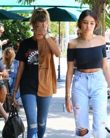 hailey-baldwin-and-madison-beer-out-in-west-hollywood-08-08-2016_13.jpg