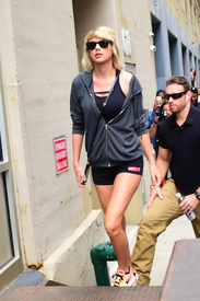 tswift100816BZNimage68.jpg