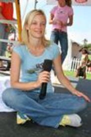 Amy_Smart_BestFriends_Pet_Adoption_Festival_060406_10.jpg