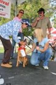 Amy_Smart_BestFriends_Pet_Adoption_Festival_060406_15.jpg