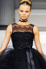 oscardelarenta_detailsrtw_sept_2010_079_21253034.jpg