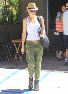 celebutopia_gwenstefani_la_sept1__64_.jpg