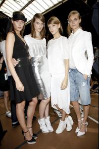 DKNY_Spring_2013_Backstage_Pp_W0_V_r8eb0x.jpg