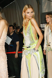 th_Roberto_Cavalli_Spring_2013_Backstage_1_TDFs_F3_ZMh.jpg