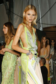 th_Roberto_Cavalli_Spring_2013_Backstage_MYpj_I5f_V_0.jpg