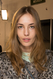 Isabel_Marant_Spring_2013_Backstage_as_Pv_Wzr_Eq_K3x.jpg