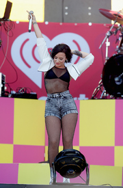 dlovato190915BZNimage6.jpg