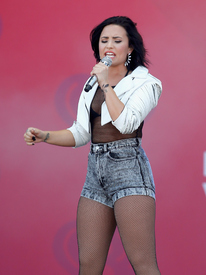 dlovato190915BZNimage19.jpg