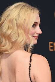 Sophie-Turner--2016-Emmy-Awards--01.jpg