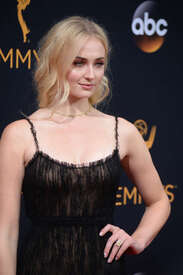 Sophie-Turner--2016-Emmy-Awards--02.jpg