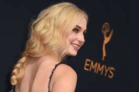 Sophie-Turner--2016-Emmy-Awards--04.jpg