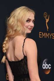 Sophie-Turner--2016-Emmy-Awards--09.jpg