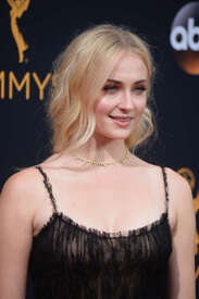 Sophie-Turner--2016-Emmy-Awards--10.jpg