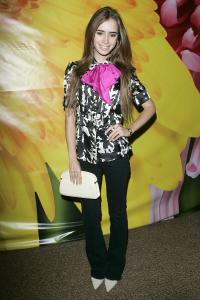 85466_Lily_Collins_arrives_at_Mercedes_Benz_Fashion_Week_Los_Angeles_Spring_2008_CU_ISA03_122_106lo.JPG