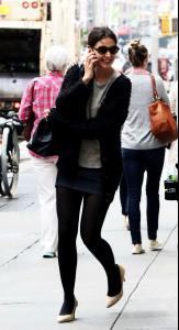 Katie_Holmes_-_Whole_Foods__NYC_-_201012_002.jpg