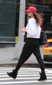 Irina_Shayk_in_New_York_VVZ-_HP4kokwl.jpg