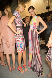 th_Elie_Saab_Spring_2013_Backstage_CHo_FZNsy_19x.jpg