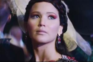 Katniss-makes-a-bold-fashion-statement.jpg