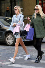 Devon-Windsor--Shopping-in-NY--07.jpg