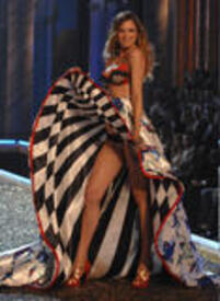 th_celebutopia.net_Victoria29s_Secret_Show_3355.jpg